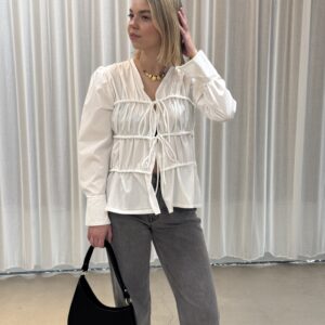 Blouse froncée blanche avec liens